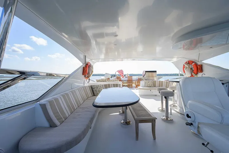 Slide: The Image of Hatteras 80 Motor Yacht 2004 - 40