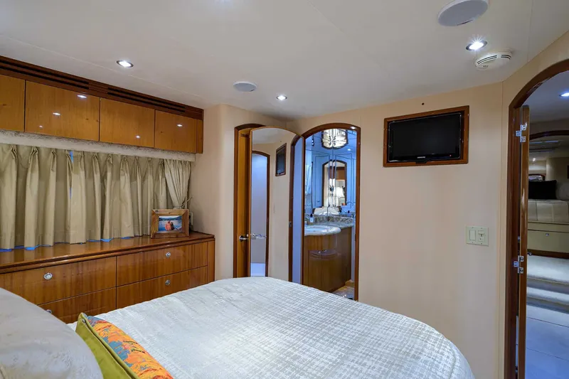 Slide: The Image of Hatteras 80 Motor Yacht 2004 - 93