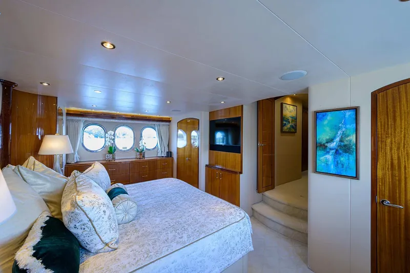 Slide: The Image of Hatteras 80 Motor Yacht 2004 - 78
