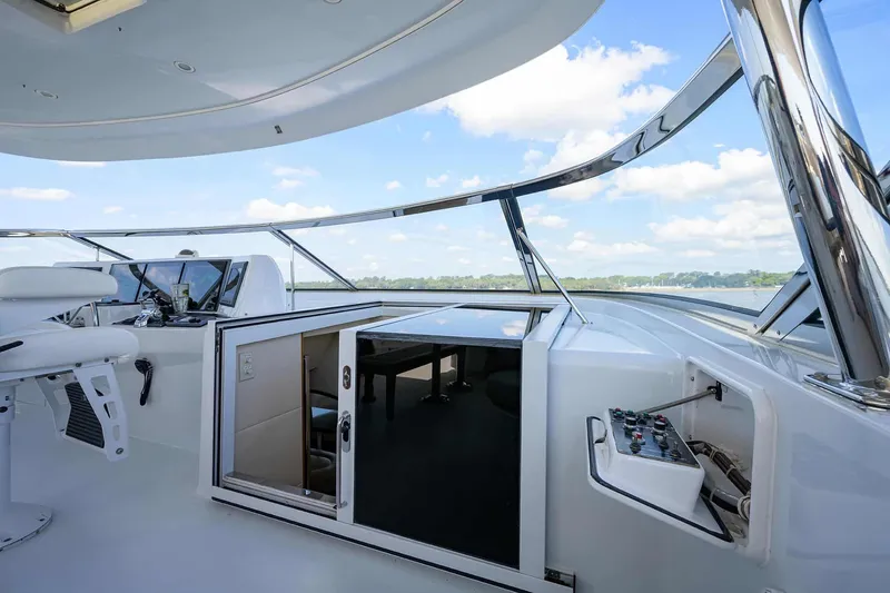 Slide: The Image of Hatteras 80 Motor Yacht 2004 - 46