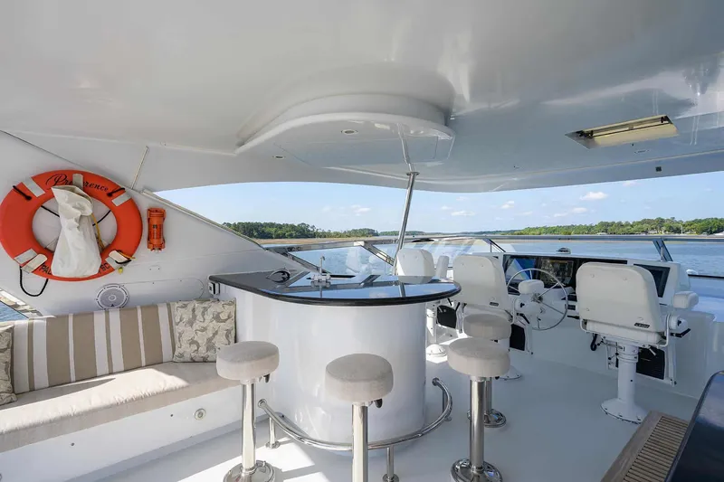 Slide: The Image of Hatteras 80 Motor Yacht 2004 - 38