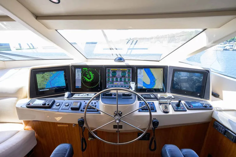 Slide: The Image of Hatteras 80 Motor Yacht 2004 - 70
