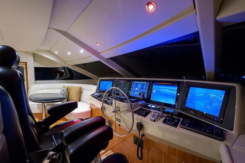 Slide: The Image of Hatteras 80 Motor Yacht 2004 - 74