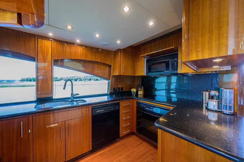 Slide: The Image of Hatteras 80 Motor Yacht 2004 - 66