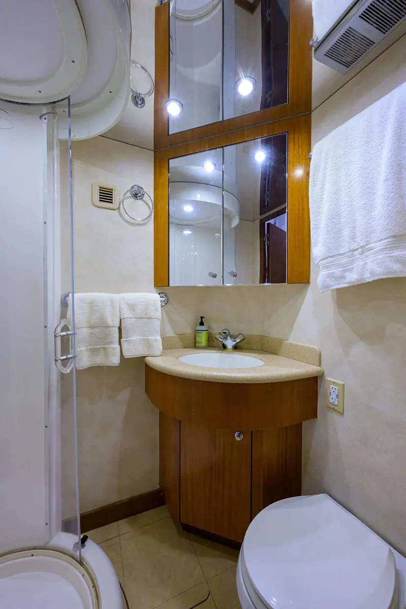 Slide: The Image of Hatteras 80 Motor Yacht 2004 - 100