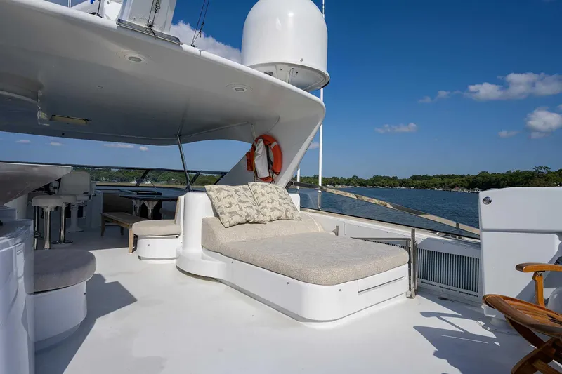 Slide: The Image of Hatteras 80 Motor Yacht 2004 - 36