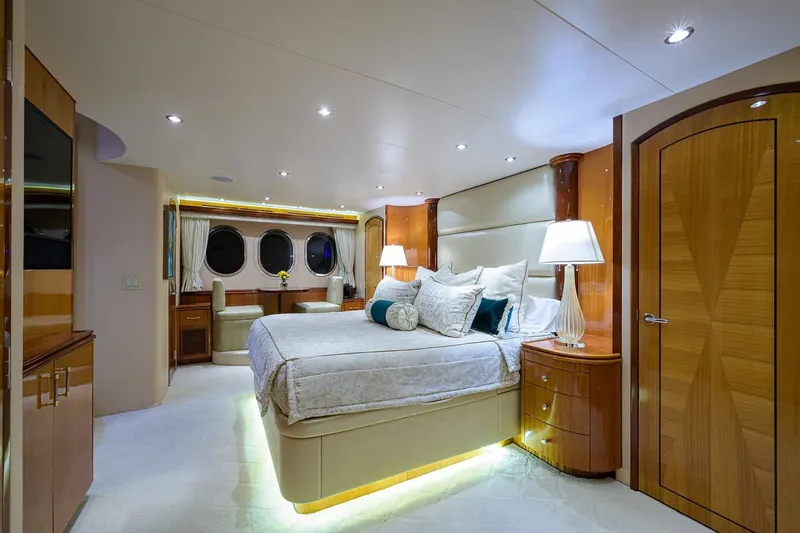 Slide: The Image of Hatteras 80 Motor Yacht 2004 - 87