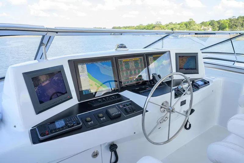 Slide: The Image of Hatteras 80 Motor Yacht 2004 - 43