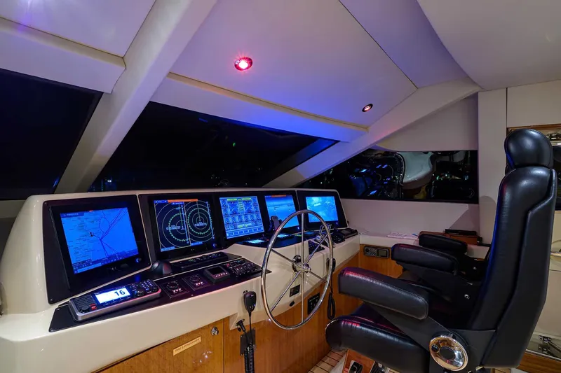 Slide: The Image of Hatteras 80 Motor Yacht 2004 - 73