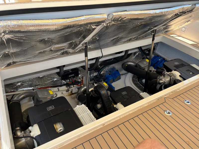 Slide: The Image of clean, squared away engine room - 22