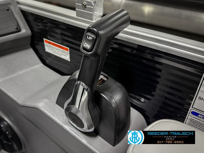 Slide: The Image of Throttle control lever of a 2025 Bennington 20 SSR boat. - 35