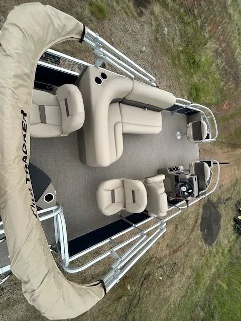 Slide: The Image of 2025 Sun Tracker Bass Buggy 18 DLX pontoon boat with beige seating and cover. - 14