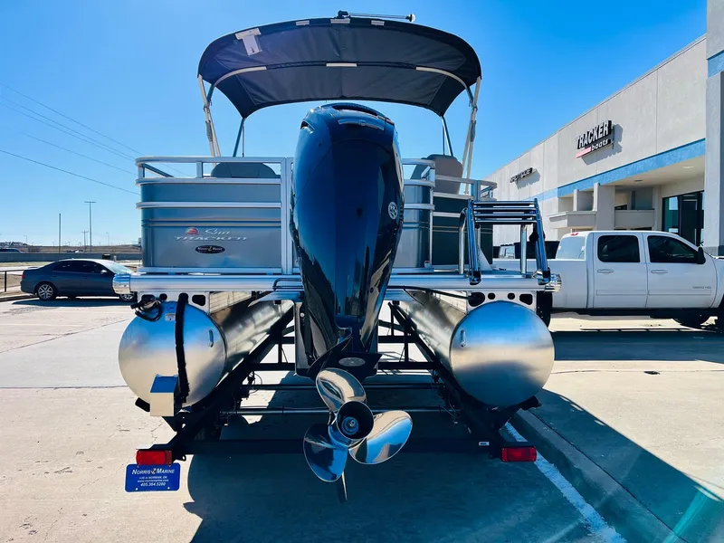 Slide: The Image of Sun Tracker Fishin' Barge 20 DLX 2025 - 53