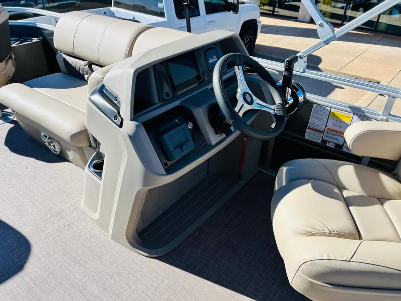 Slide: The Image of Sun Tracker Fishin' Barge 20 DLX 2025 - 74