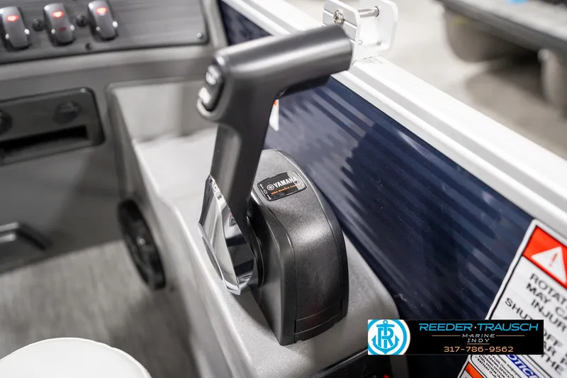 Slide: The Image of Throttle control of 2025 Bennington 22 SSR boat, featuring Yamaha engine controls. - 36