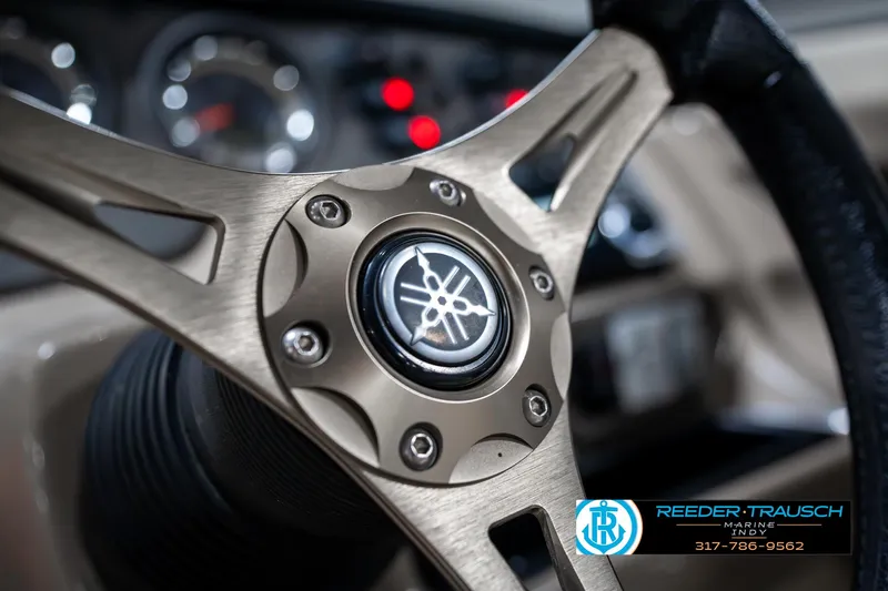 Slide: The Image of Steering wheel of 2014 Yamaha Boats 242 Limited S with logo detail. - 34