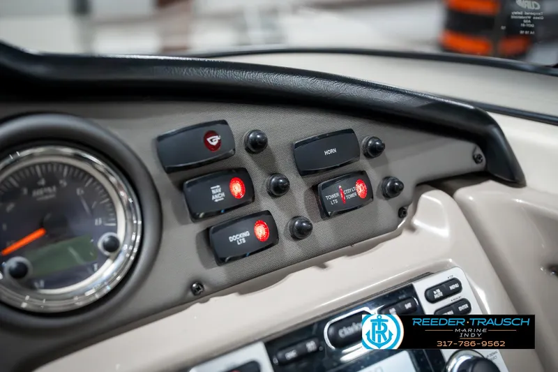 Slide: The Image of Dashboard controls of a 2014 Yamaha Boats 242 Limited S. - 36
