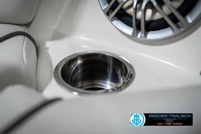 Slide: The Image of Cup holder and speaker detail on 2014 Yamaha Boats 242 Limited S. - 44