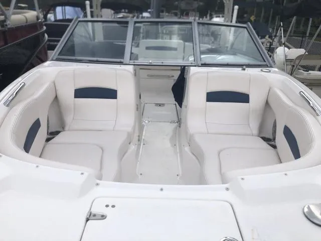 Slide: The Image of Chaparral 224 Sunesta Deluxe 2017 - 10