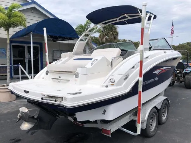 Slide: The Image of Chaparral 224 Sunesta Deluxe 2017 - 11