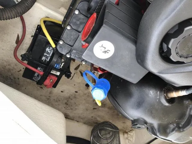 Slide: The Image of Chaparral 224 Sunesta Deluxe 2017 - 13