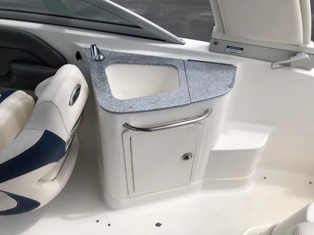 Slide: The Image of Chaparral 224 Sunesta Deluxe 2017 - 15