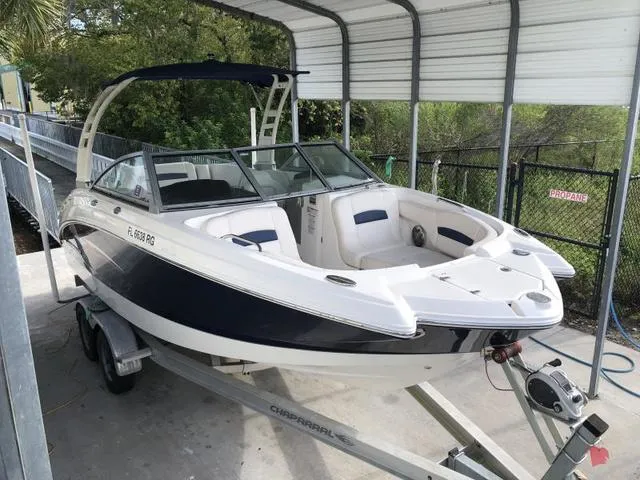 Slide: The Image of Chaparral 224 Sunesta Deluxe 2017 - 16