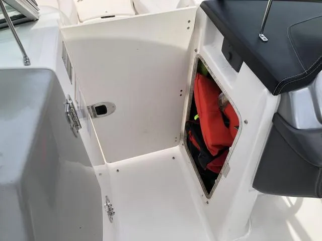 Slide: The Image of Chaparral 224 Sunesta Deluxe 2017 - 19