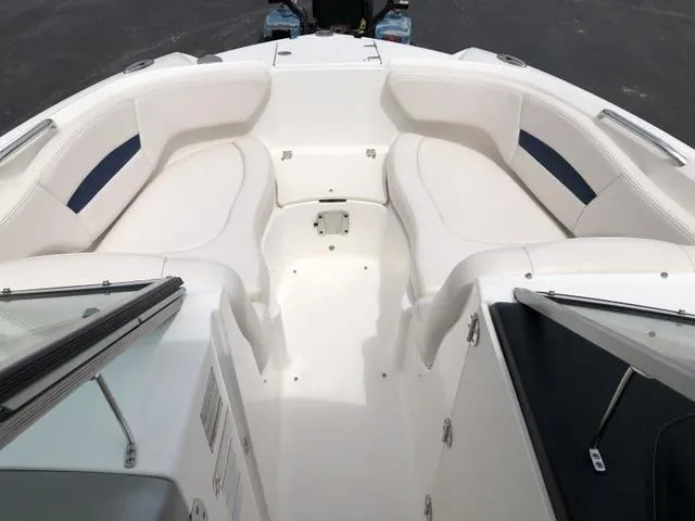 Slide: The Image of Chaparral 224 Sunesta Deluxe 2017 - 20