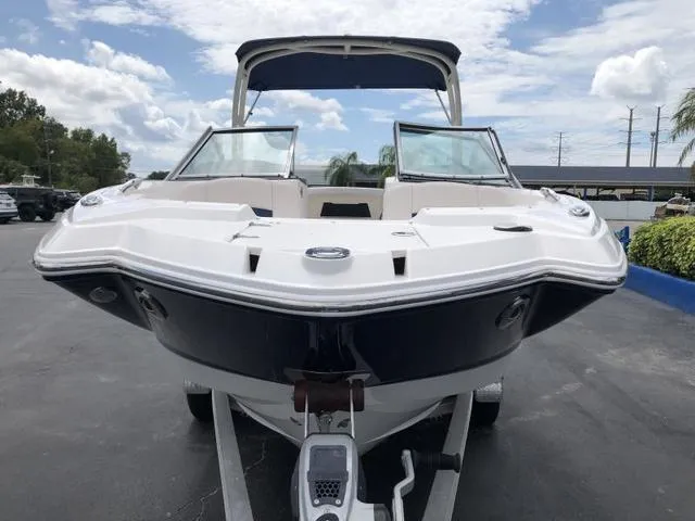 Slide: The Image of Chaparral 224 Sunesta Deluxe 2017 - 22