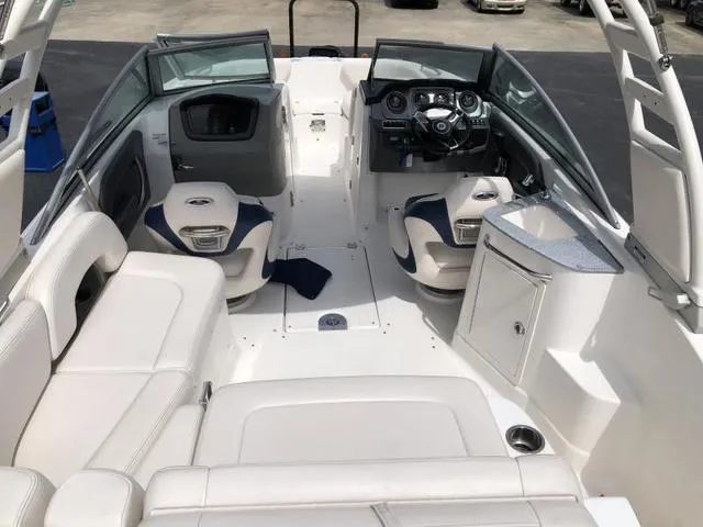 Slide: The Image of Chaparral 224 Sunesta Deluxe 2017 - 23