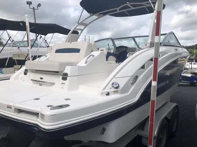 Slide: The Image of Chaparral 224 Sunesta Deluxe 2017 - 24