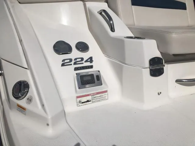 Slide: The Image of Chaparral 224 Sunesta Deluxe 2017 - 25