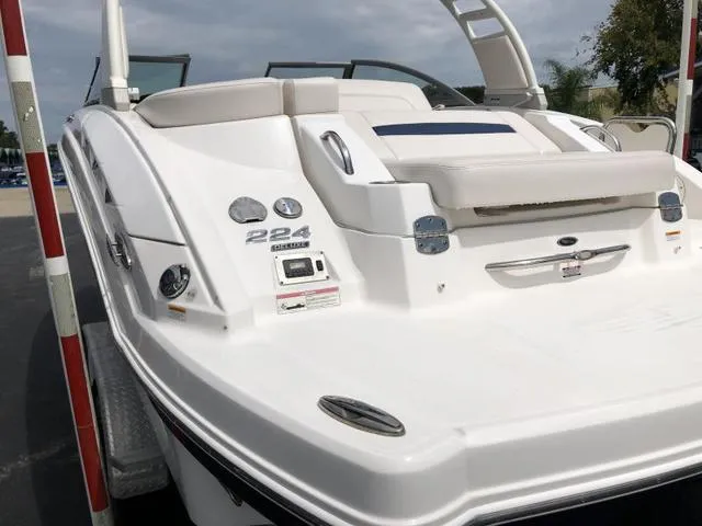 Slide: The Image of Chaparral 224 Sunesta Deluxe 2017 - 26