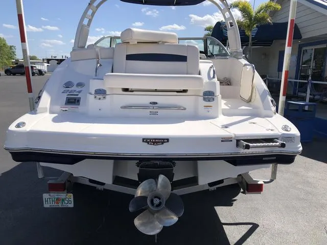 Slide: The Image of Chaparral 224 Sunesta Deluxe 2017 - 4