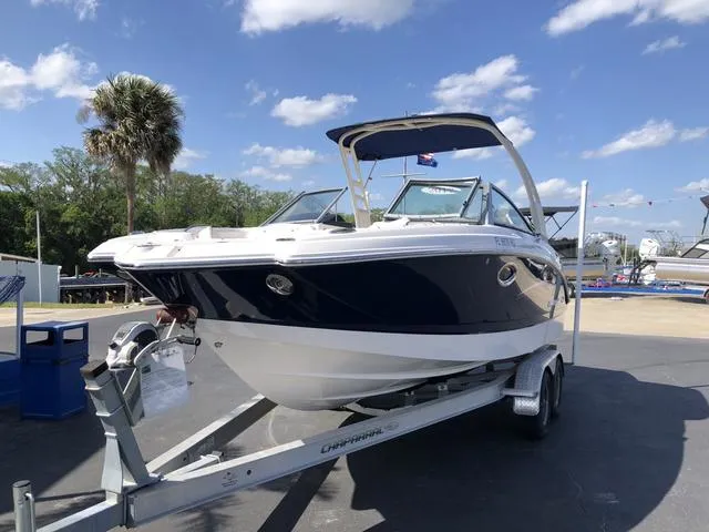 Slide: The Image of Chaparral 224 Sunesta Deluxe 2017 - 6