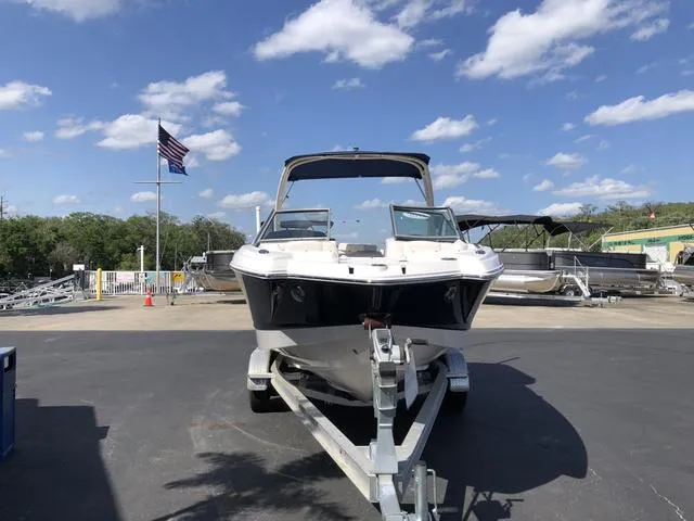 Slide: The Image of Chaparral 224 Sunesta Deluxe 2017 - 7