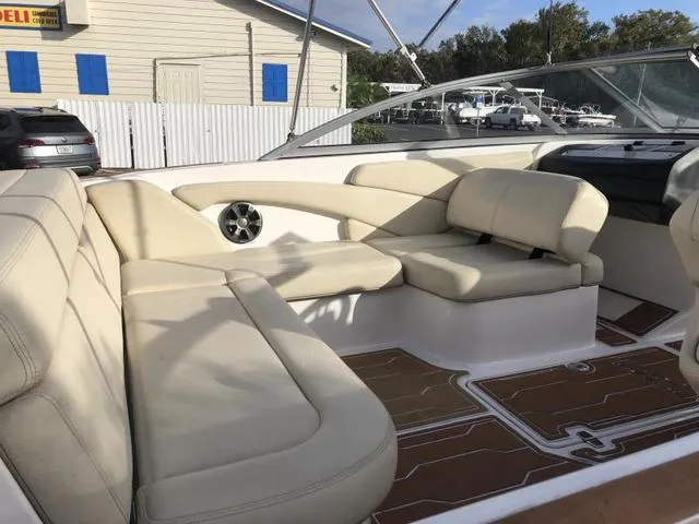 Slide: The Image of Regal 1900 ES Bowrider 2019 - 12