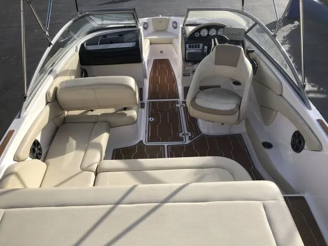 Slide: The Image of Regal 1900 ES Bowrider 2019 - 13