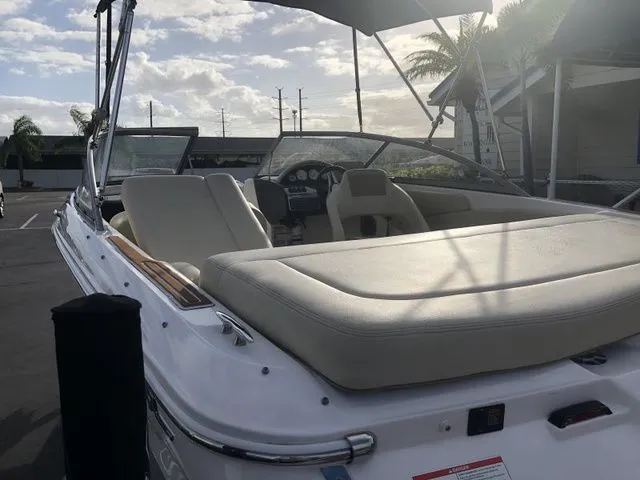 Slide: The Image of Regal 1900 ES Bowrider 2019 - 15