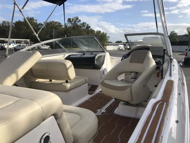 Slide: The Image of Regal 1900 ES Bowrider 2019 - 16