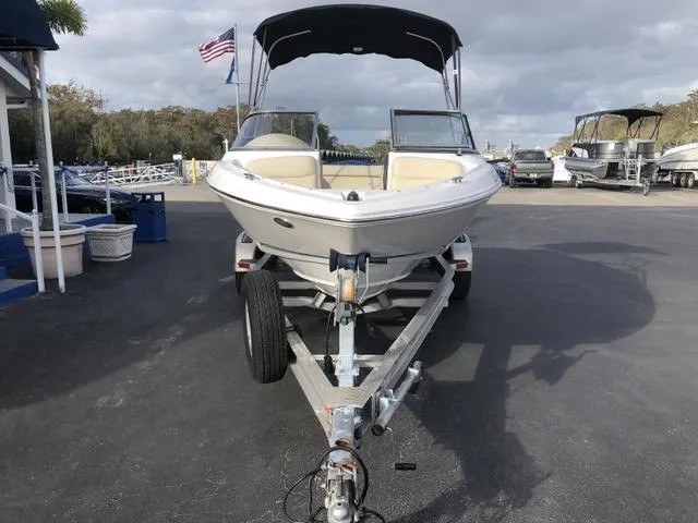 Slide: The Image of Regal 1900 ES Bowrider 2019 - 24