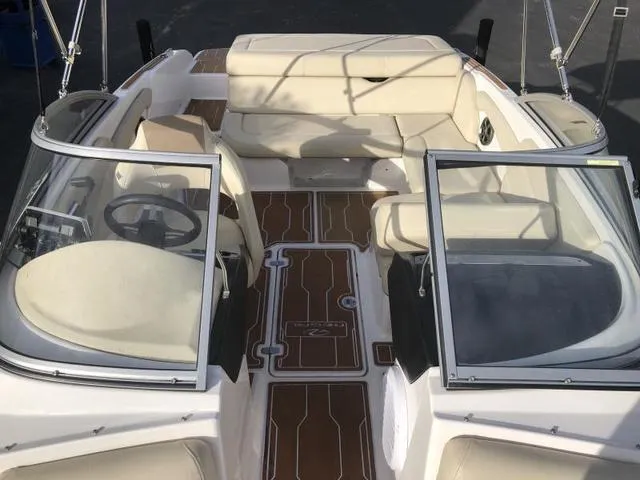 Slide: The Image of Regal 1900 ES Bowrider 2019 - 25