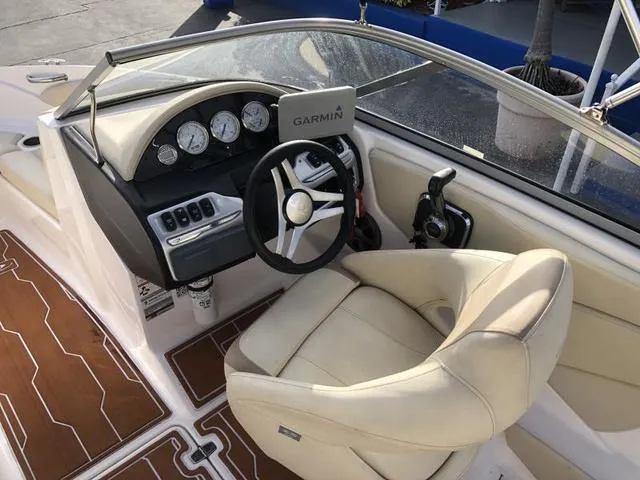 Slide: The Image of Regal 1900 ES Bowrider 2019 - 26