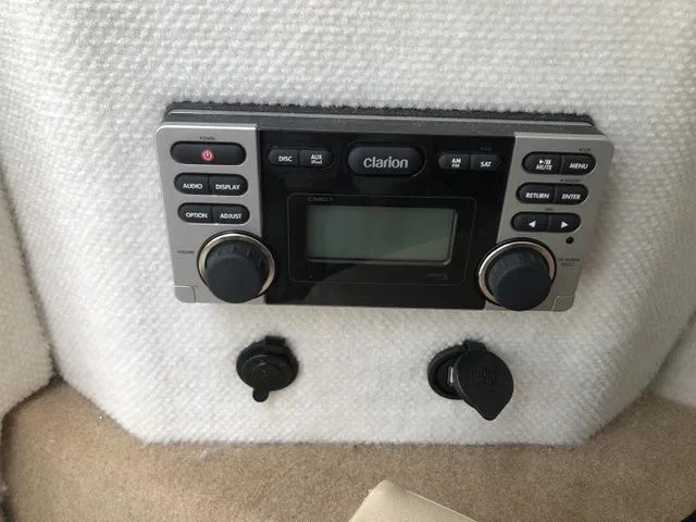 Slide: The Image of Chaparral 225 SSI Runabout Boat 2012 - 18