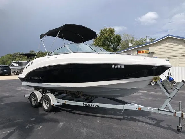 Slide: The Image of Chaparral 225 SSI Runabout Boat 2012 - 31