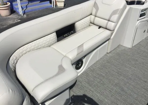 Slide: The Image of Crest Caribbean LX 230 SLS 2023 - 36