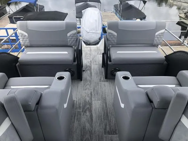 Slide: The Image of 2025 Crest Classic LX 220 SLRC pontoon boat with motor and boarding ladder. - 30