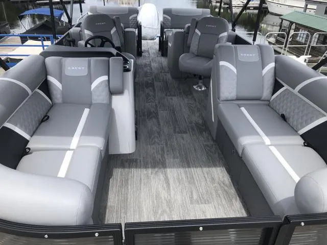 Slide: The Image of Hilpad Revo Ladder on Crest Classic LX 220 SLRC, 2025 model, with patent details visible. - 31