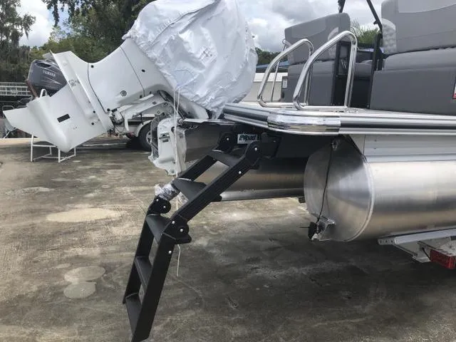 Slide: The Image of Dashboard of 2025 Crest Classic LX 220 SLRC with Lowrance display and control panel. - 32